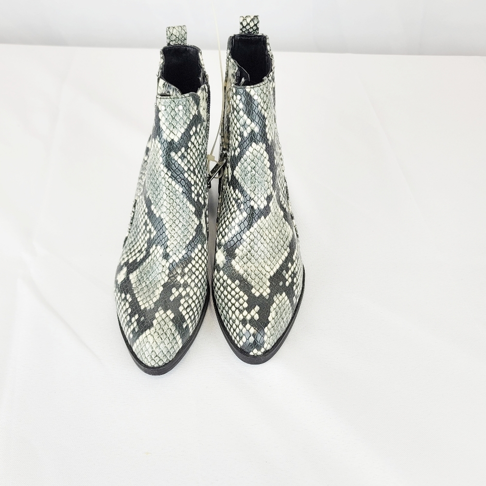 Like New Without Box Circus Women Boots